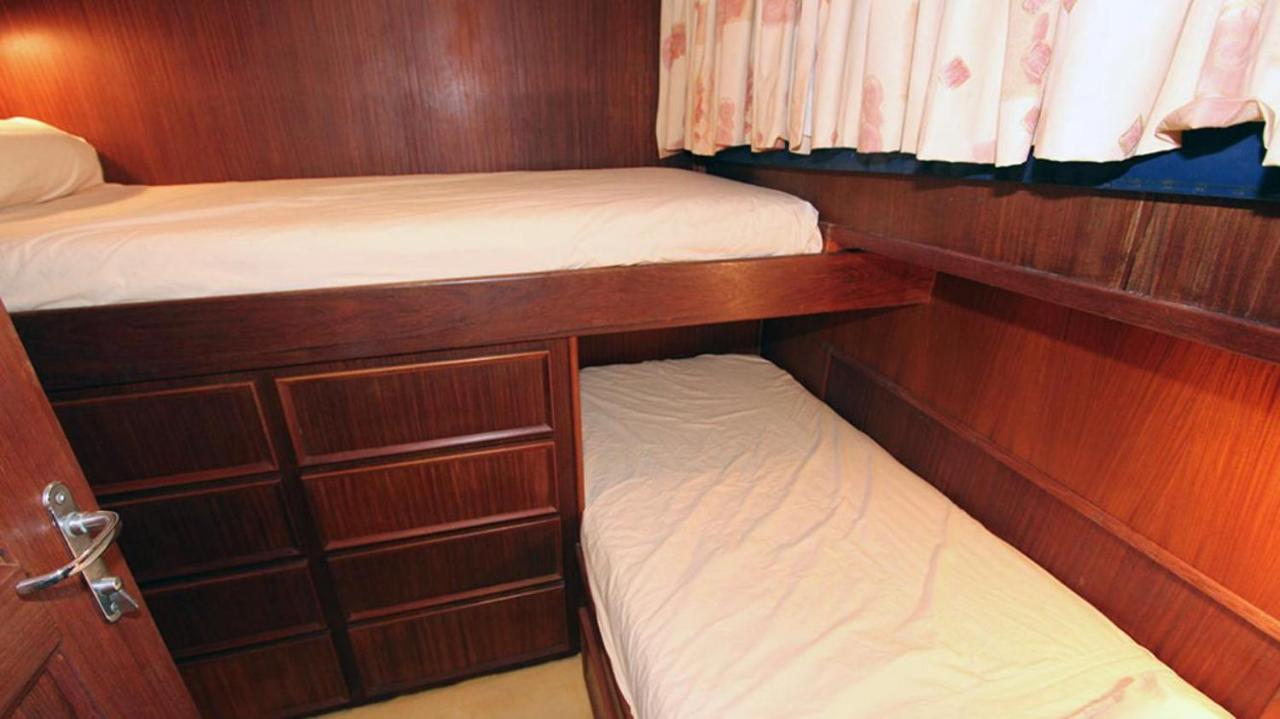 Hotel Yacht Our Alissa Sant Adria de Besos Dış mekan fotoğraf