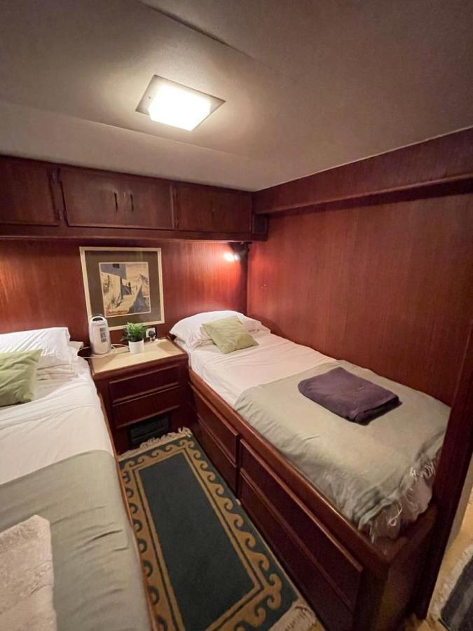 Hotel Yacht Our Alissa Sant Adria de Besos Dış mekan fotoğraf