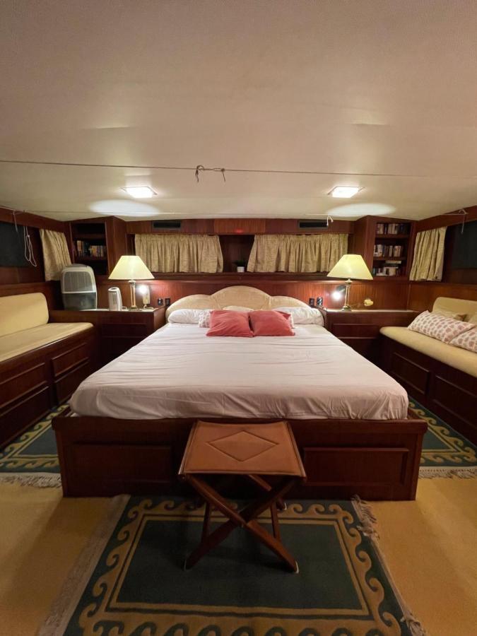 Hotel Yacht Our Alissa Sant Adria de Besos Dış mekan fotoğraf