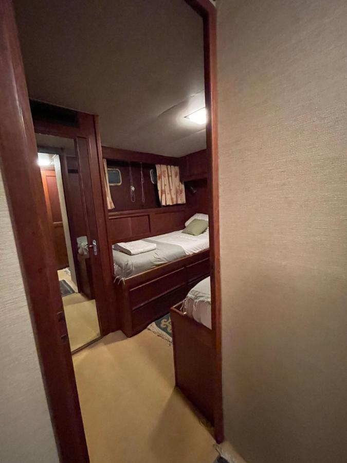 Hotel Yacht Our Alissa Sant Adria de Besos Dış mekan fotoğraf